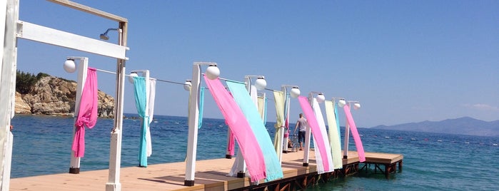 Mambo Beach Club is one of Foça-Çeşme-Alaçatı-Dikili-Seferihisar-Dikili.