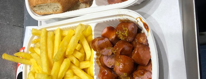 030 Currywurst is one of die lust habe.