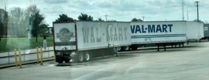 Walmart Distribution Center is one of Locais curtidos por Nancy.