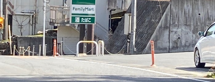 FamilyMart is one of 神奈川.