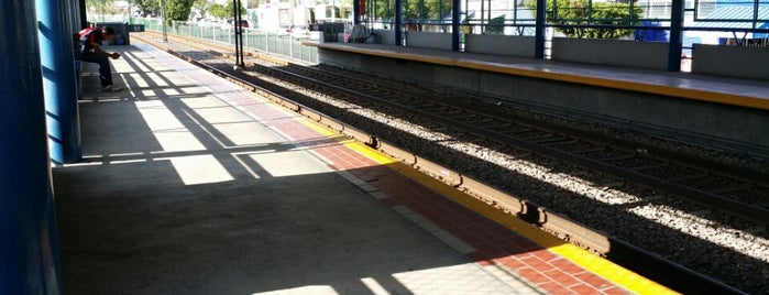 L1 Tren Ligero Estación Dermatológico is one of SITEUR: Tren Ligero + Macrobús + Sitren.