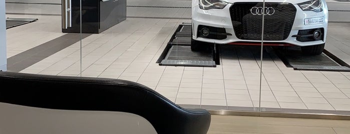 Audi Service Center is one of Orte, die Walid gefallen.