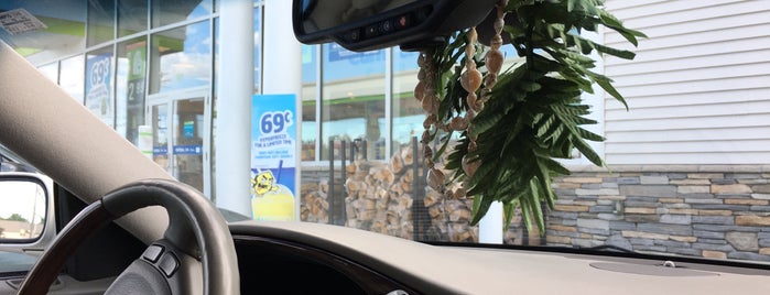 Cumberland Farms is one of Lugares favoritos de Tammy.