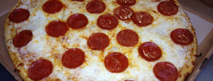 Central Pizza and Subs is one of The 11 Best Places for Cheese Pizza in Saint Petersburg.