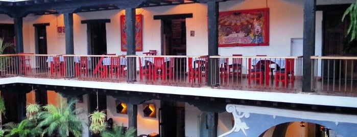 Circus Bar Antigua is one of Restaurantes P/ Visitar.