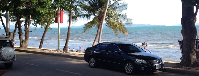 Cafe' De Beach is one of Pattaya.