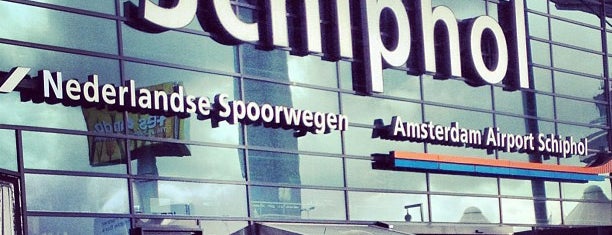 Aéroport d'Amsterdam-Schiphol (AMS) is one of Adam Amsterdamban.