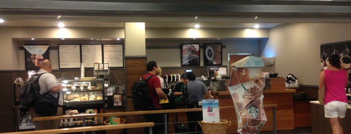 Starbucks is one of Orte, die Alfonso gefallen.