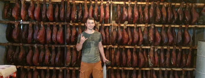 Susara Smokehouse is one of Orte, die Павел gefallen.