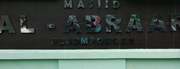 Mesjid Al Abrar is one of Lugares favoritos de RizaL.