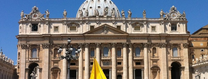 Saint Peter's Square is one of ROME - places.