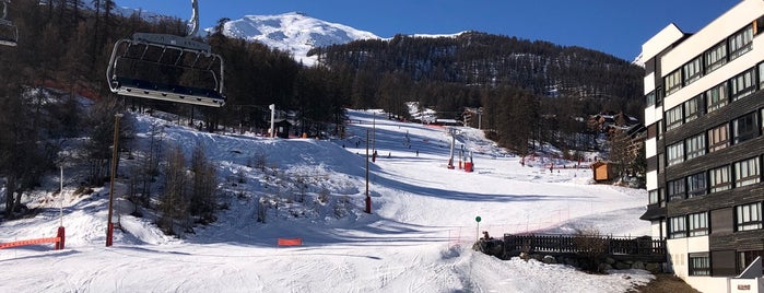 Puy-Saint-Vincent is one of Les 200 principales stations de Ski françaises.