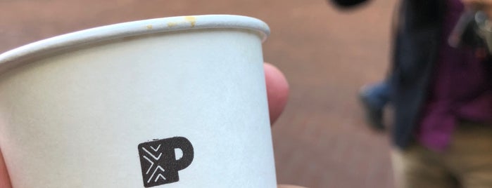 Peet's Coffee is one of Sayaka : понравившиеся места.