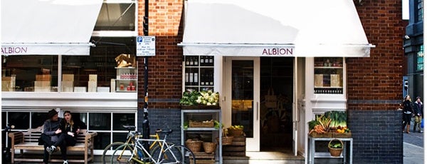 The Albion is one of Bien manger à Paris.