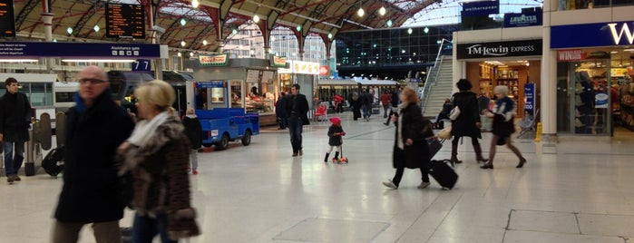 London Victoria Railway Station (VIC) is one of About LONDON.
