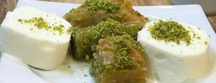 Buhara Kadayıf is one of Enesさんのお気に入りスポット.