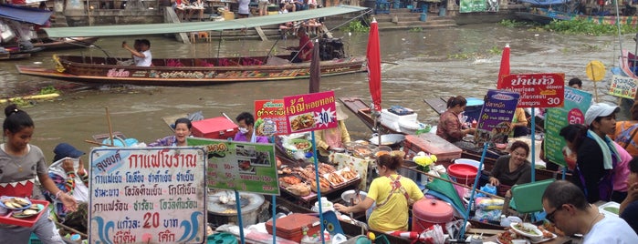 Amphawa Floating Market is one of Bangkok.