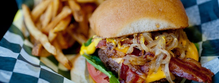 Fatty's Burgers & More is one of Jeremy's Chicago List.