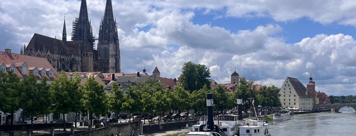 Regensburg is one of 1000 Orte, die man im Leben gesehen haben muss.