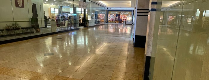 Springfield Mall is one of Must-visit Department Stores in Philadelphia.