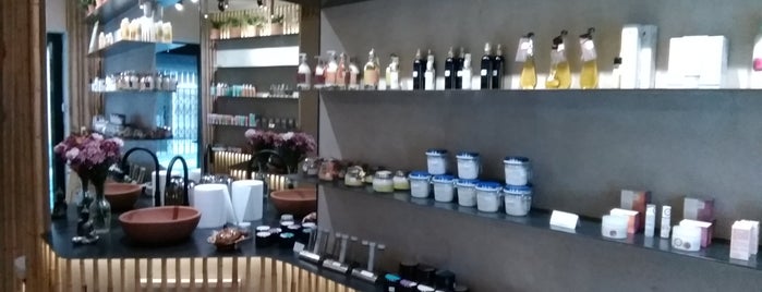 Madrid Day Spa by Nuilea is one of Tiendas.