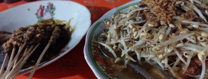 Lontong balap garuda pak budi is one of Favorite Food.