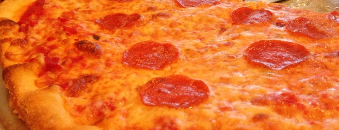 DelVecchio's Pizzeria is one of Posti che sono piaciuti a Auro.
