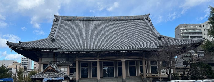 東本願寺 is one of Tempat yang Disukai Masahiro.
