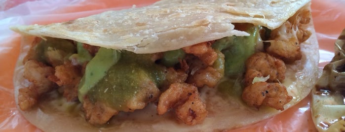 Tacos de Camarón Don Tiburon is one of Posti che sono piaciuti a Arturo.