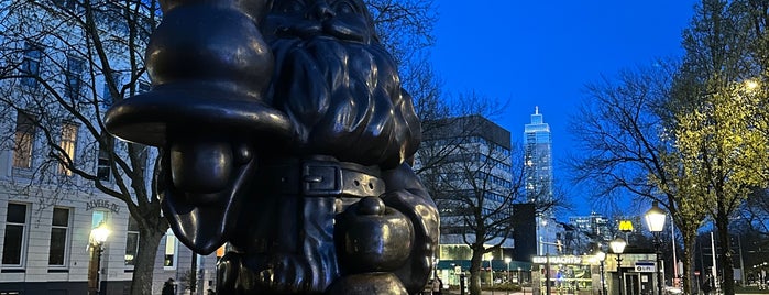 Santa Claus (Kabouter Buttplug) is one of Rotterdam.