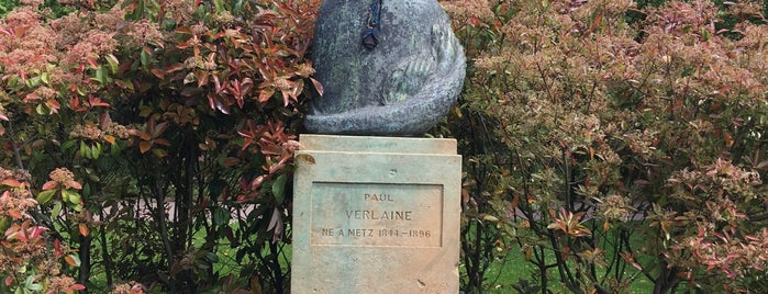 Statue et Cravate de Paul Verlaine is one of Metz 🇫🇷.