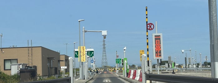 新潟東スマートIC is one of E7 日本海東北自動車道 NIHONKAI-TOHOKU EXPRESSWAY.
