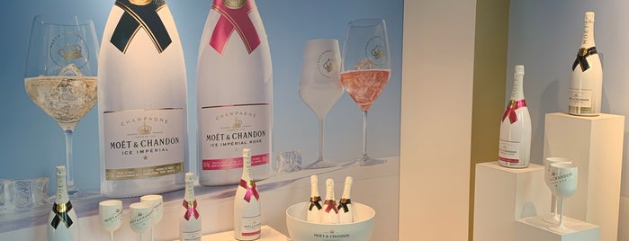 Champagne Moët & Chandon is one of Locais salvos de Sarah.