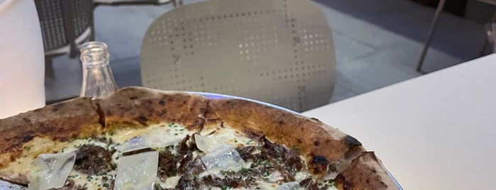 Moon Slice Pizza is one of Dubai.Food.2.