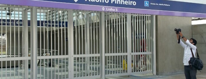 Estação Adolfo Pinheiro (Metrô) is one of Lugares favoritos de Oz.