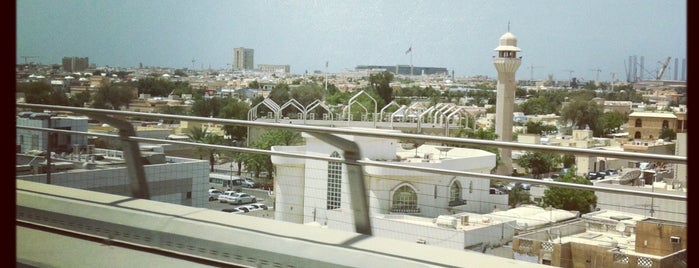 ADCB Metro Station is one of Orte, die George gefallen.