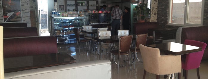 Cafe Keyif is one of Lugares guardados de İsmail.