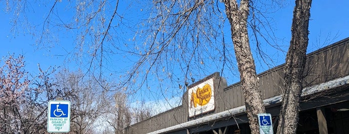 Cracker Barrel Old Country Store is one of Must-visit Food in Holyoke.