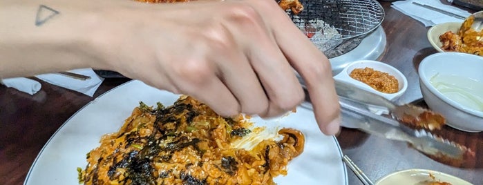 충무로쭈꾸미불고기 is one of 강북맛집 100.