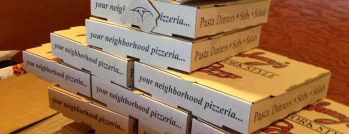 Johnny's New York Style Pizza is one of สถานที่ที่ Macy ถูกใจ.