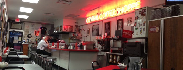 Central Coffee Shoppe is one of ᴡ'ın Beğendiği Mekanlar.