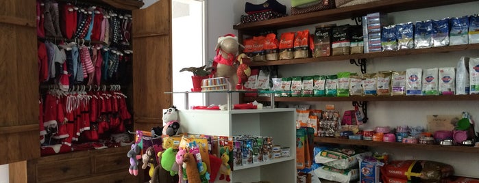 Dog Store Clinica Veterinária E Pet Shop is one of Lugares favoritos de Susan.