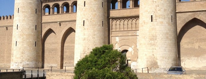 Palacio de la Aljafería is one of Zaragoza.