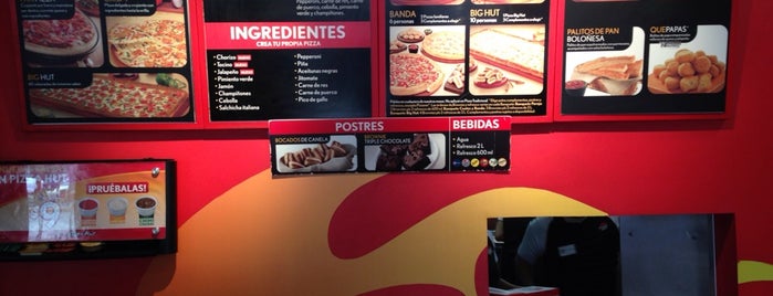 Pizza Hut is one of Locais curtidos por Luis.
