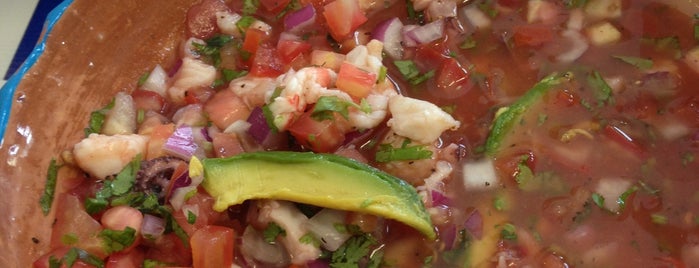Ceviches "El Maza" is one of Cancún´s Best Seafood Joints.