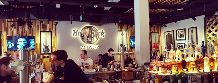 Hard Rock Cafe is one of สถานที่ที่ Eric ถูกใจ.