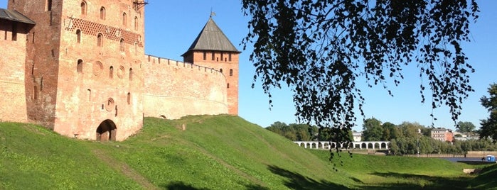Новгородский детинец (кремль) is one of World Castle List.