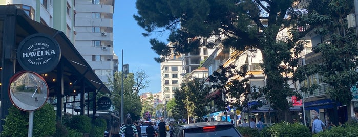 Caddebostan Barlar Sokağı is one of Best Places.