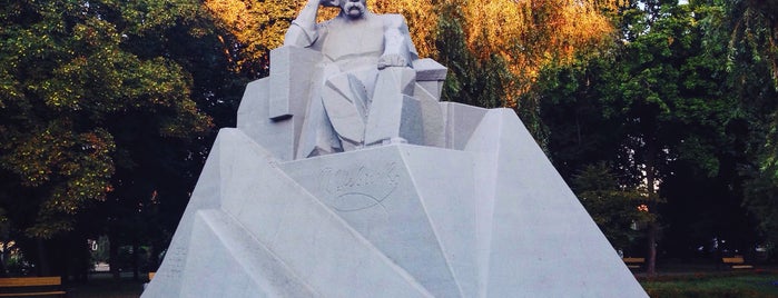Пам'ятник Т. Г. Шевченку is one of Posti che sono piaciuti a Illia.