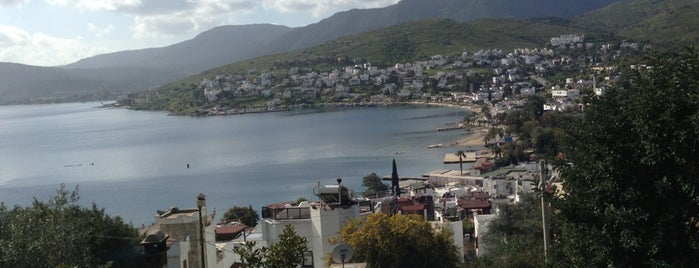 Knidos Beach is one of Ozgeさんの保存済みスポット.